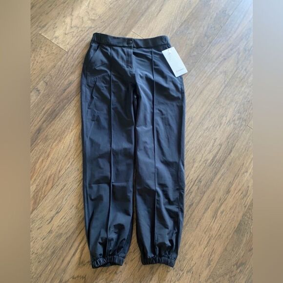 NWT lululemon High Rise Jogger - Picture 3 of 7